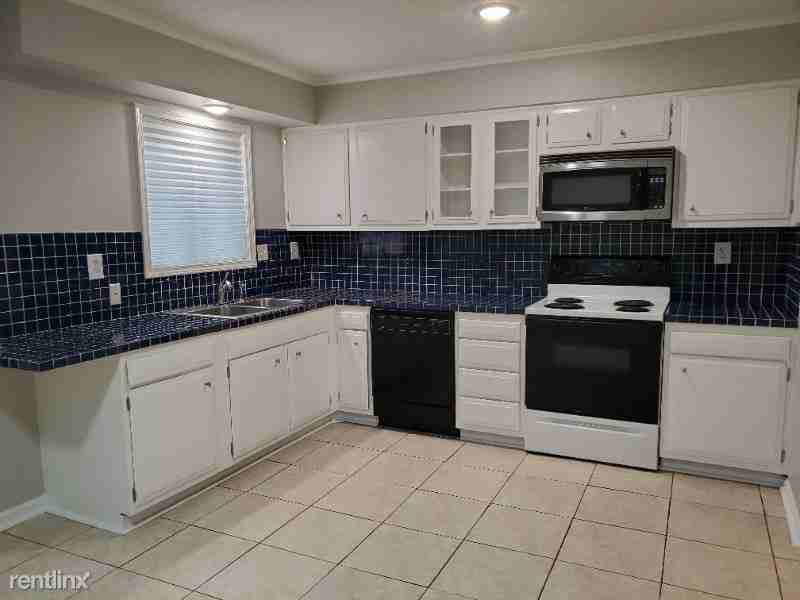 5661 Hinton Pl - Photo 3 of 7