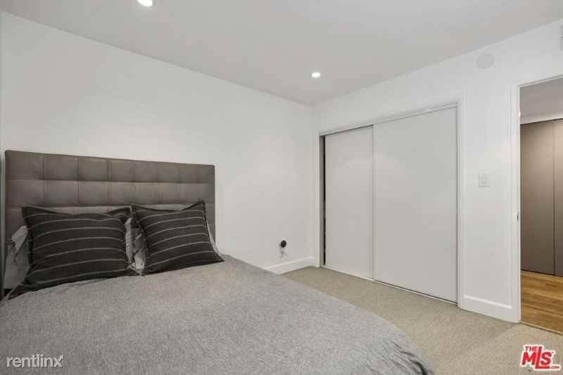 334 N Broad St - Photo 3 of 19