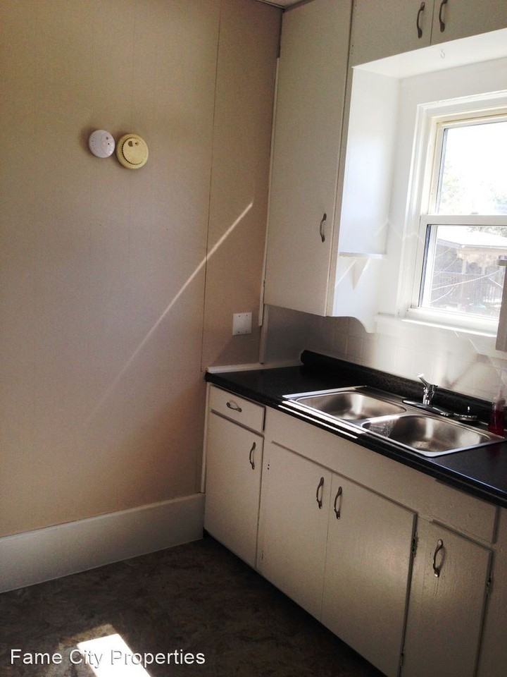 1820 Ohio Ave Ne - Photo 2 of 9