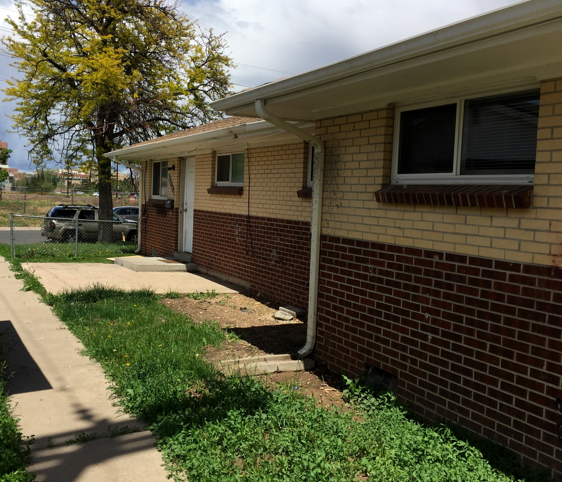 12800-12810 E 13Th Pl - Photo 4 of 5