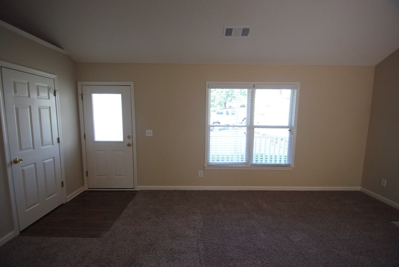 715 Saddle Shoals Dr - Photo 3 of 13