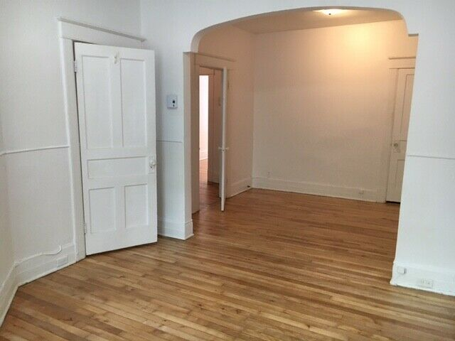 4362 Av Laval - Photo 3 of 10