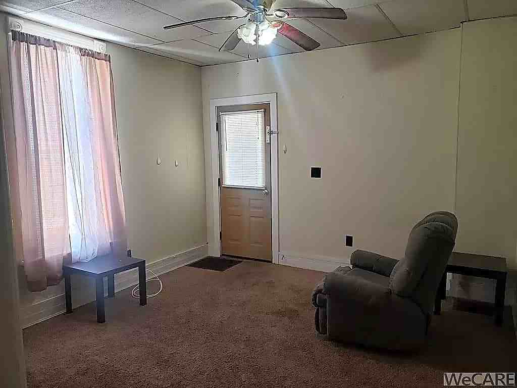 412 E Columbus St - Photo 2 of 9