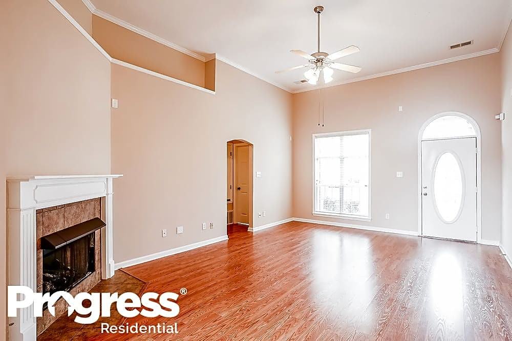 1112 Averett Ln - Photo 3 of 15