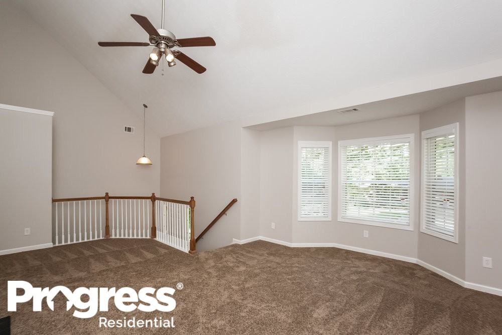 409 Barberry Ln - Photo 3 of 14