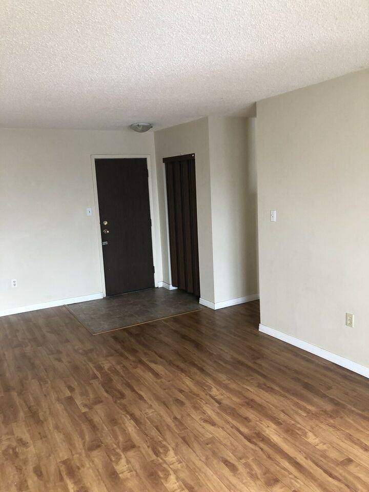 4511 36 Avenue Northwest - Photo 2 of 7