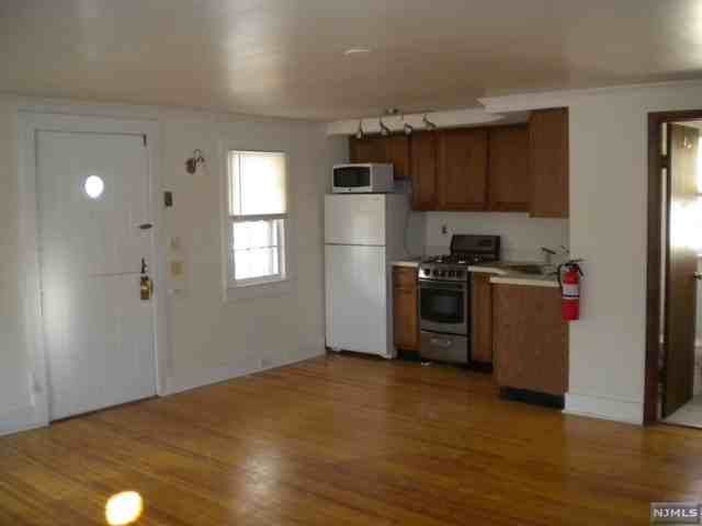 2 Maysenger Rd - Photo 3 of 7