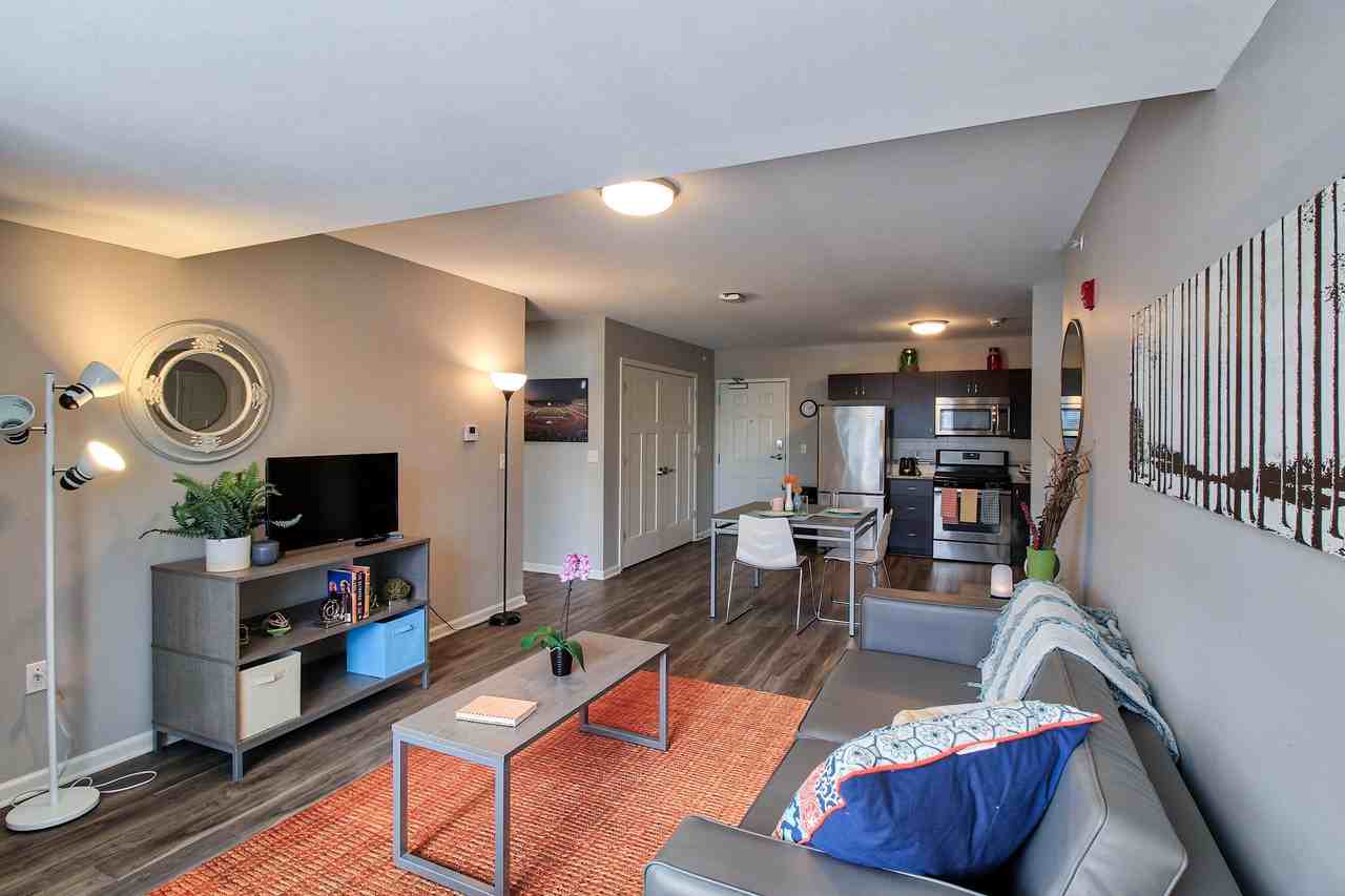 39 Lasalle Avenue - Photo 3 of 9