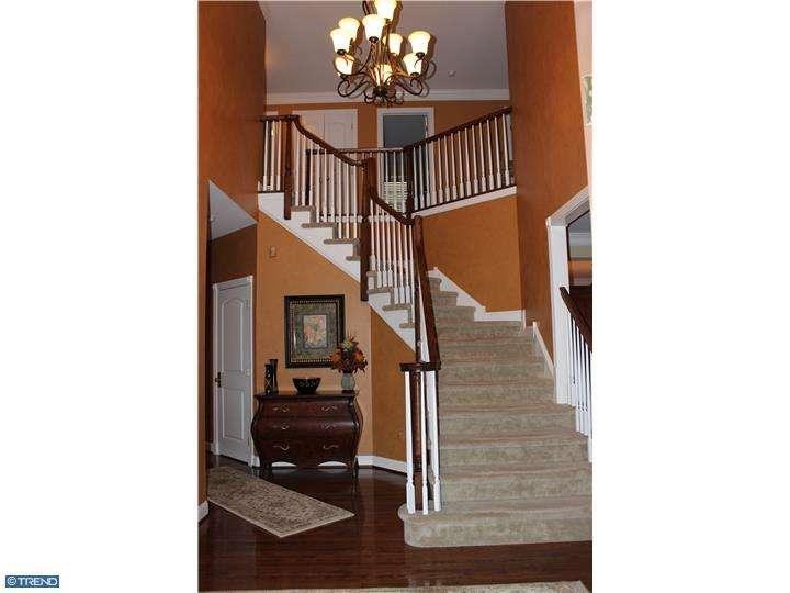 592 Oakmont Dr W - Photo 2 of 25