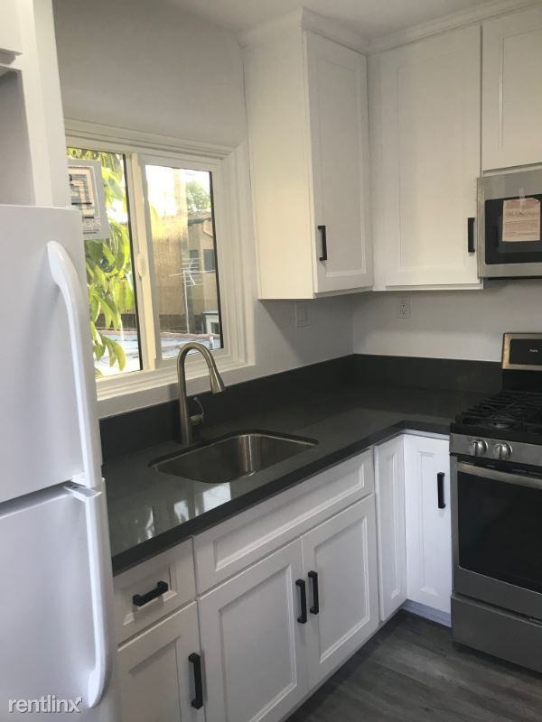 3759 Lewis Ave - Photo 3 of 17