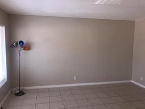 196 Northeast 28th Street - Photo 3 of 4