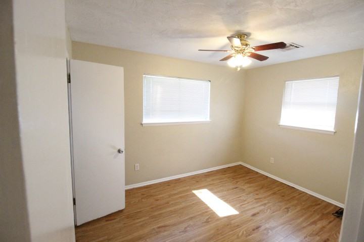 704 Northwest 1st Street - Photo 5 of 11