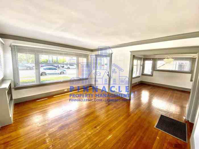 1734 Cabrillo Ave - Photo 3 of 20