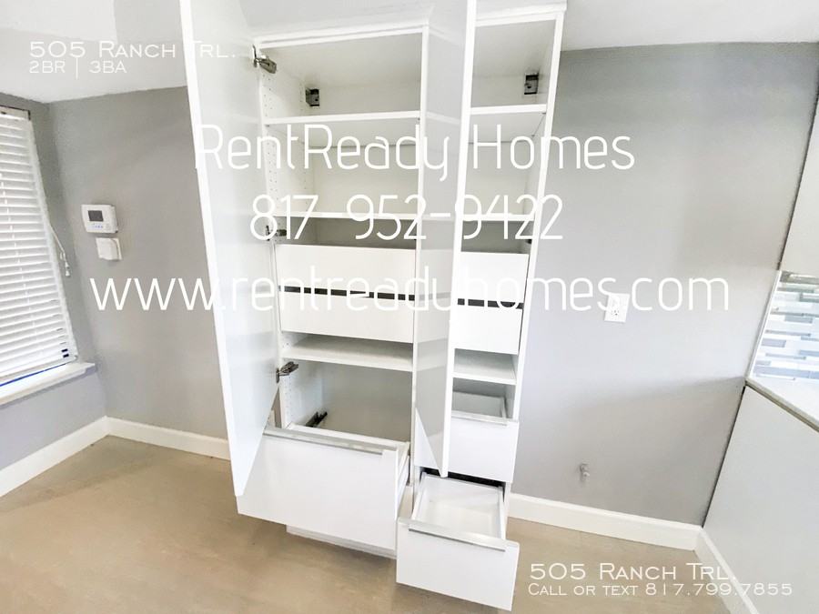 505 Ranch Trl - Photo 3 of 13