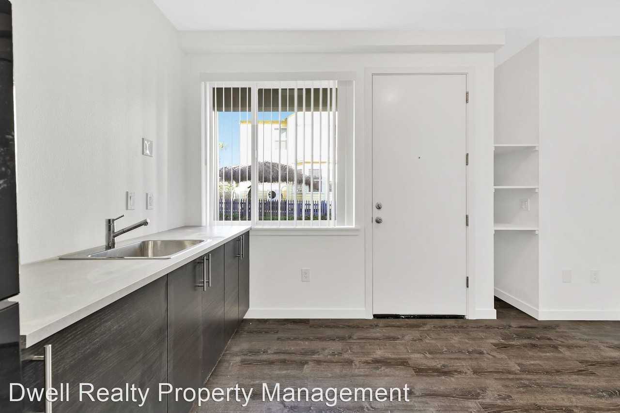 4493 NE Rodney Ave - Photo 3 of 11