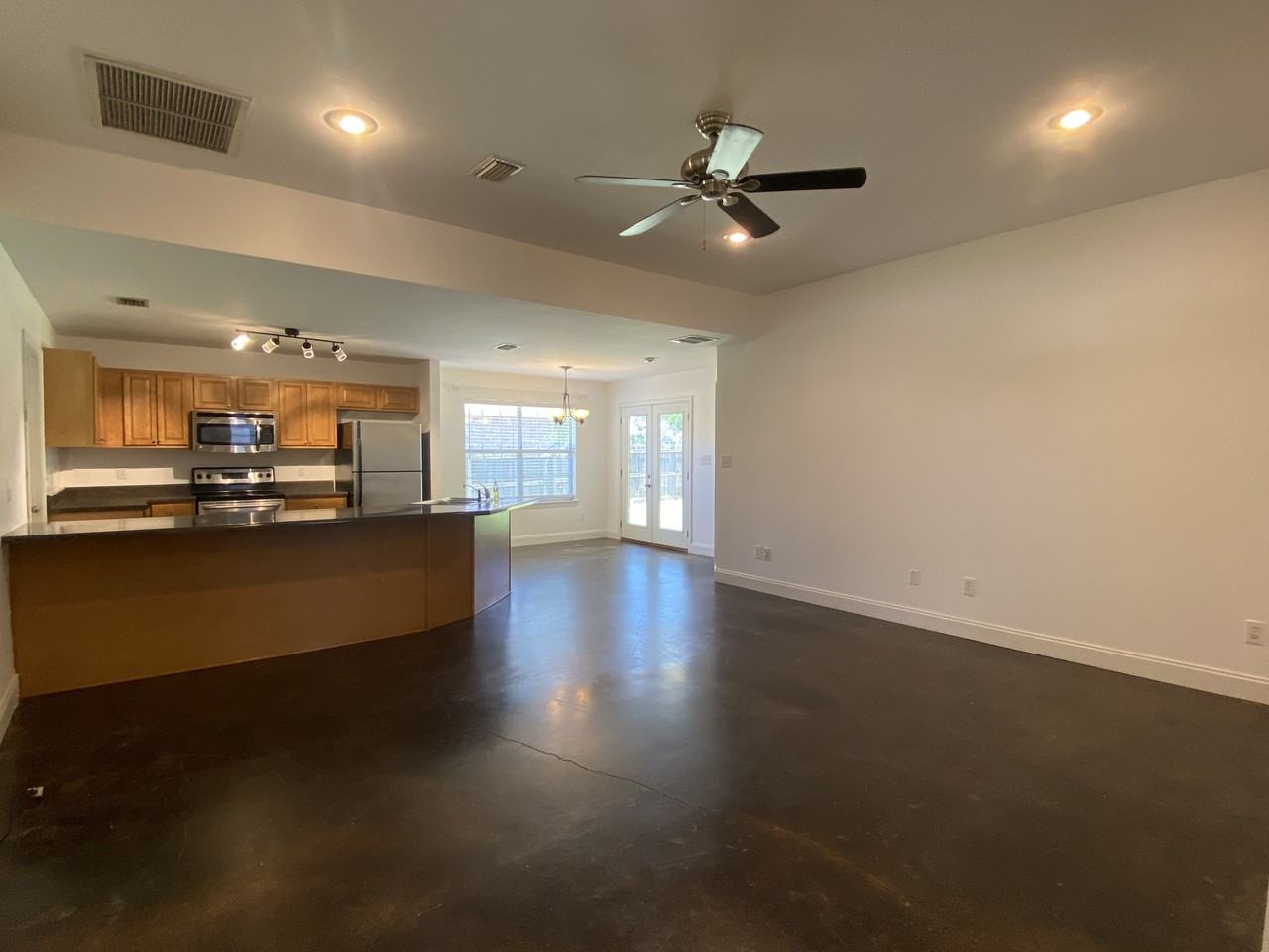 14661 Silver Oaks Loop - Photo 2 of 11