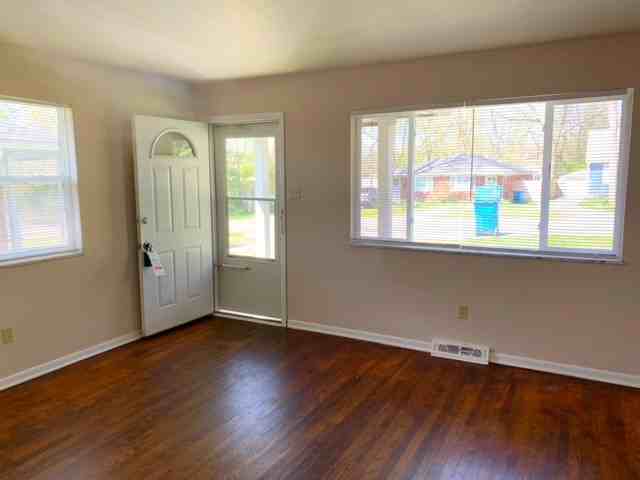 4653 Crestview Ave - Photo 3 of 11