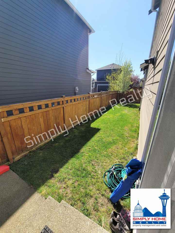 3411 Juno Street Northeast - Photo 5 of 19