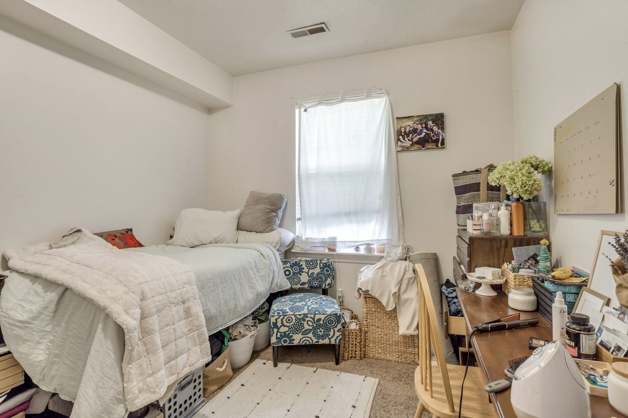 504 N Seven Peaks Blvd - Photo 3 of 17