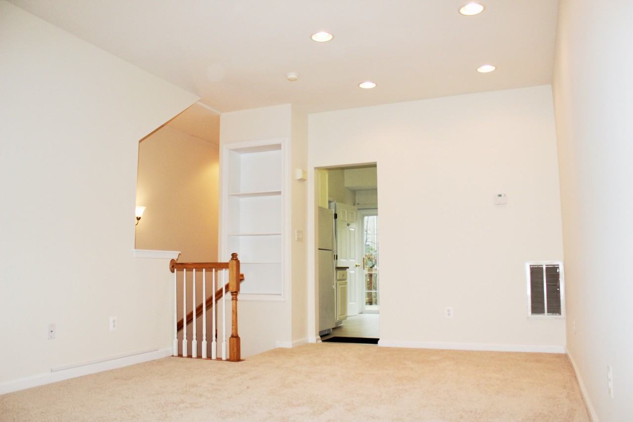 12505 Heykens Ln - Photo 3 of 34