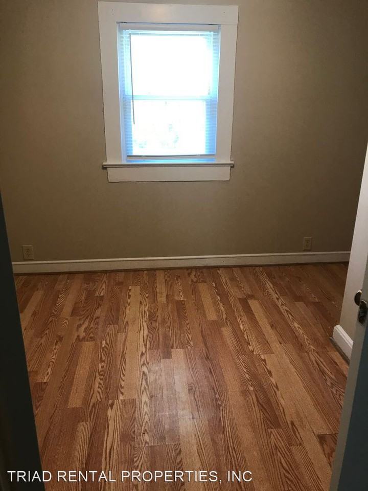 461 Clark Ave - Photo 3 of 11