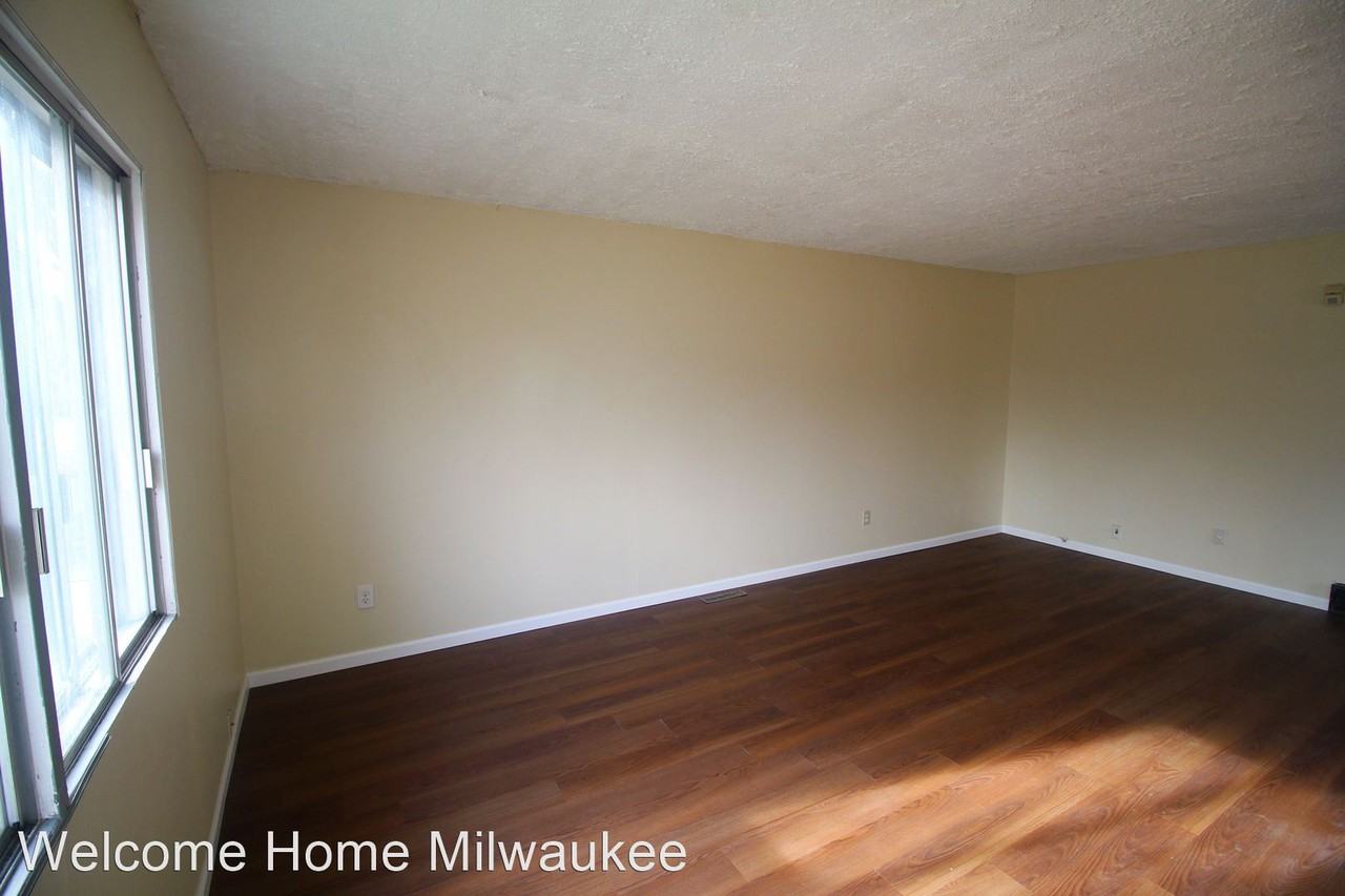 6335 N 102nd St - Photo 2 of 18