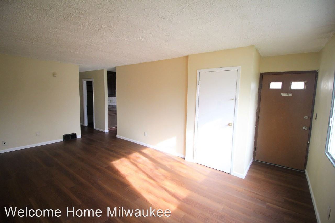 6335 N 102nd St - Photo 3 of 18