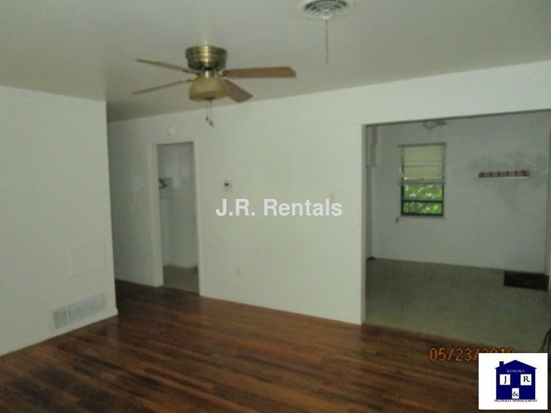 304 Ridge St - Photo 3 of 32