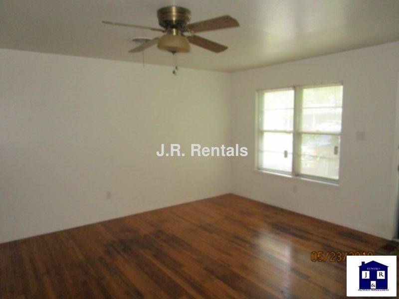 304 Ridge St - Photo 4 of 32