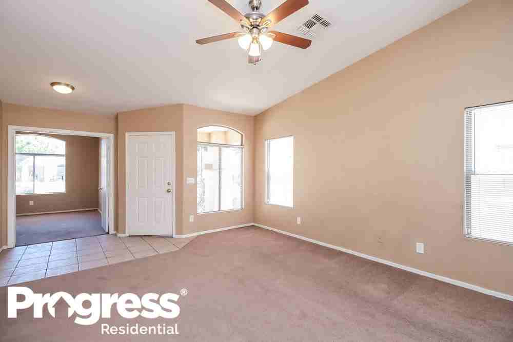 9134 W Hazelwood St - Photo 3 of 16