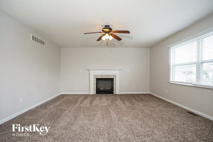 912 W Jameson Ct - Photo 2 of 15