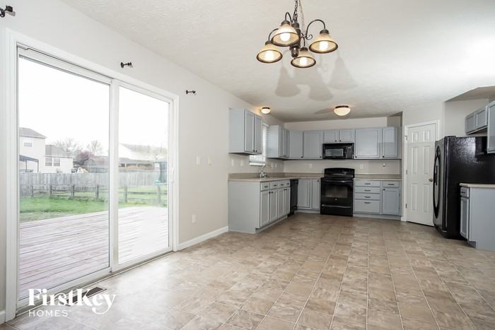 912 W Jameson Ct - Photo 3 of 15
