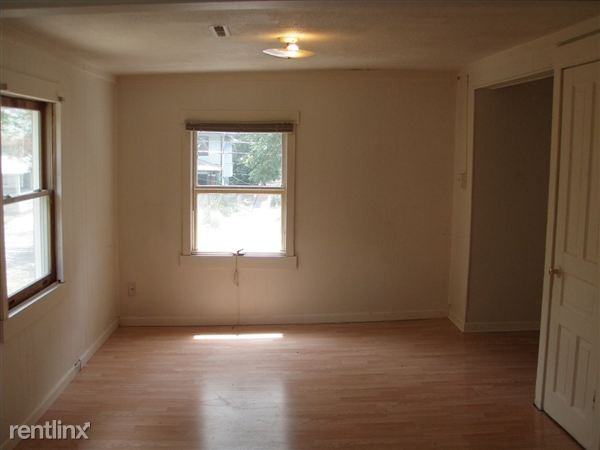 220 Smith Ave - Photo 2 of 4