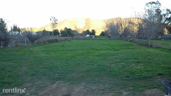 26706 Amanda Ave - Photo 2 of 6