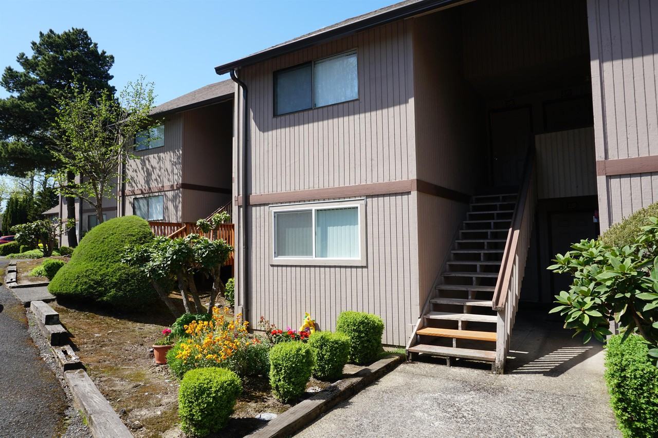 1806 Northeast 104th Street #C06 - Photo 4 of 8