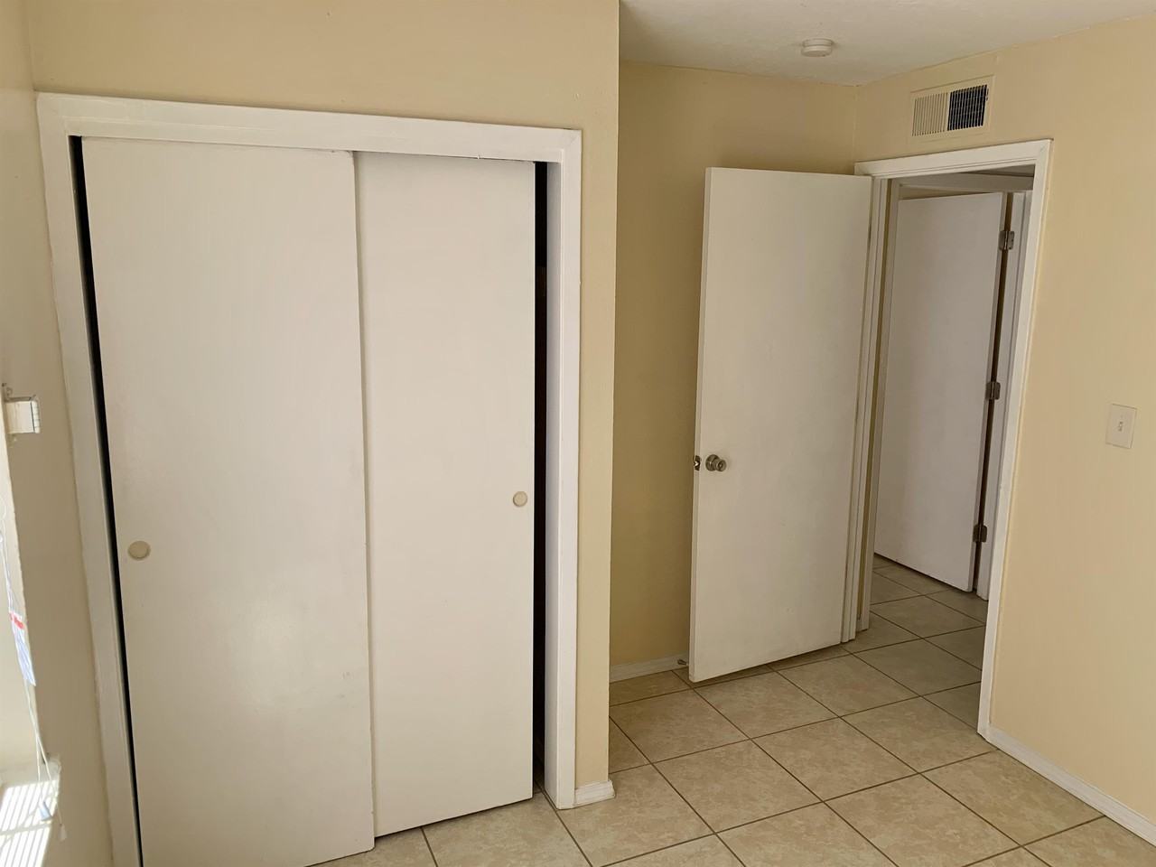 130 Rhode Island St Se #A - Photo 2 of 4