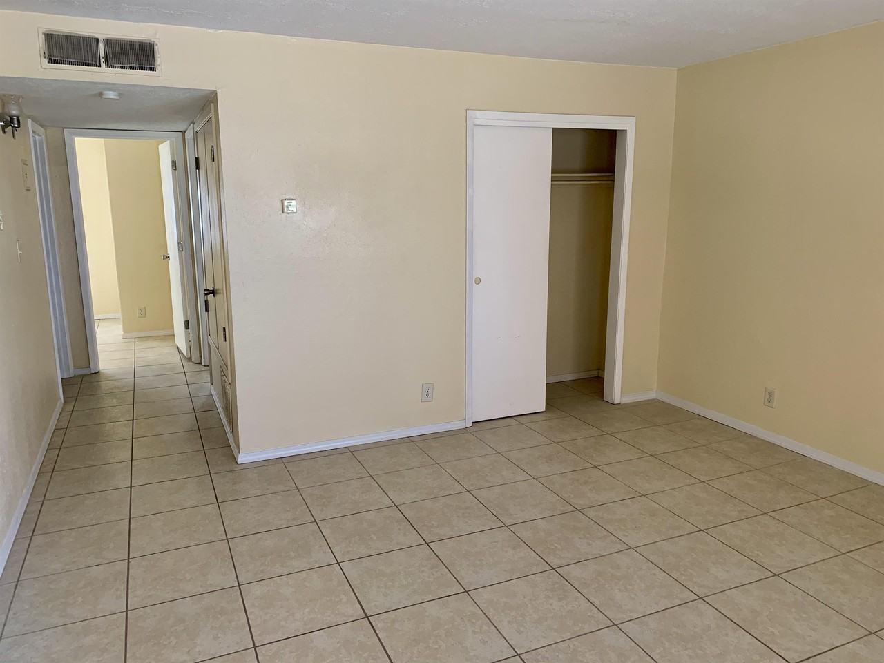 130 Rhode Island St Se #A - Photo 3 of 4