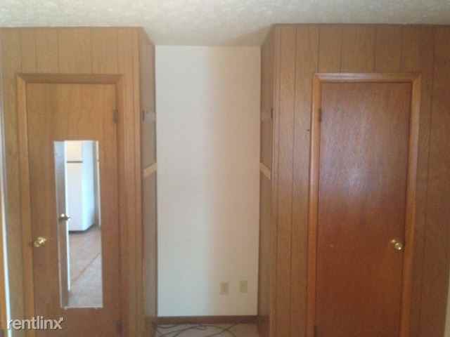 1018 8th St - Photo 2 of 5