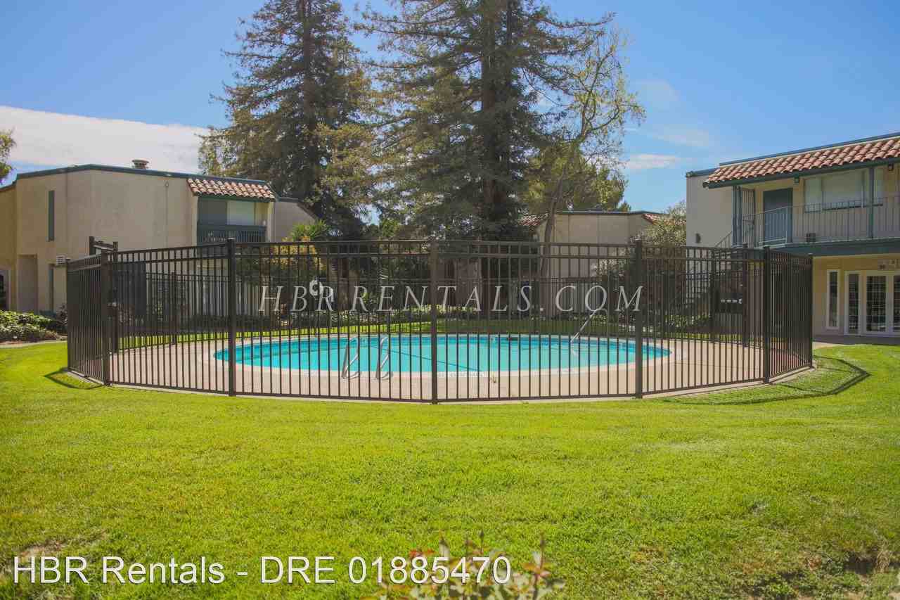 975 Murrieta Blvd. - Photo 2 of 14