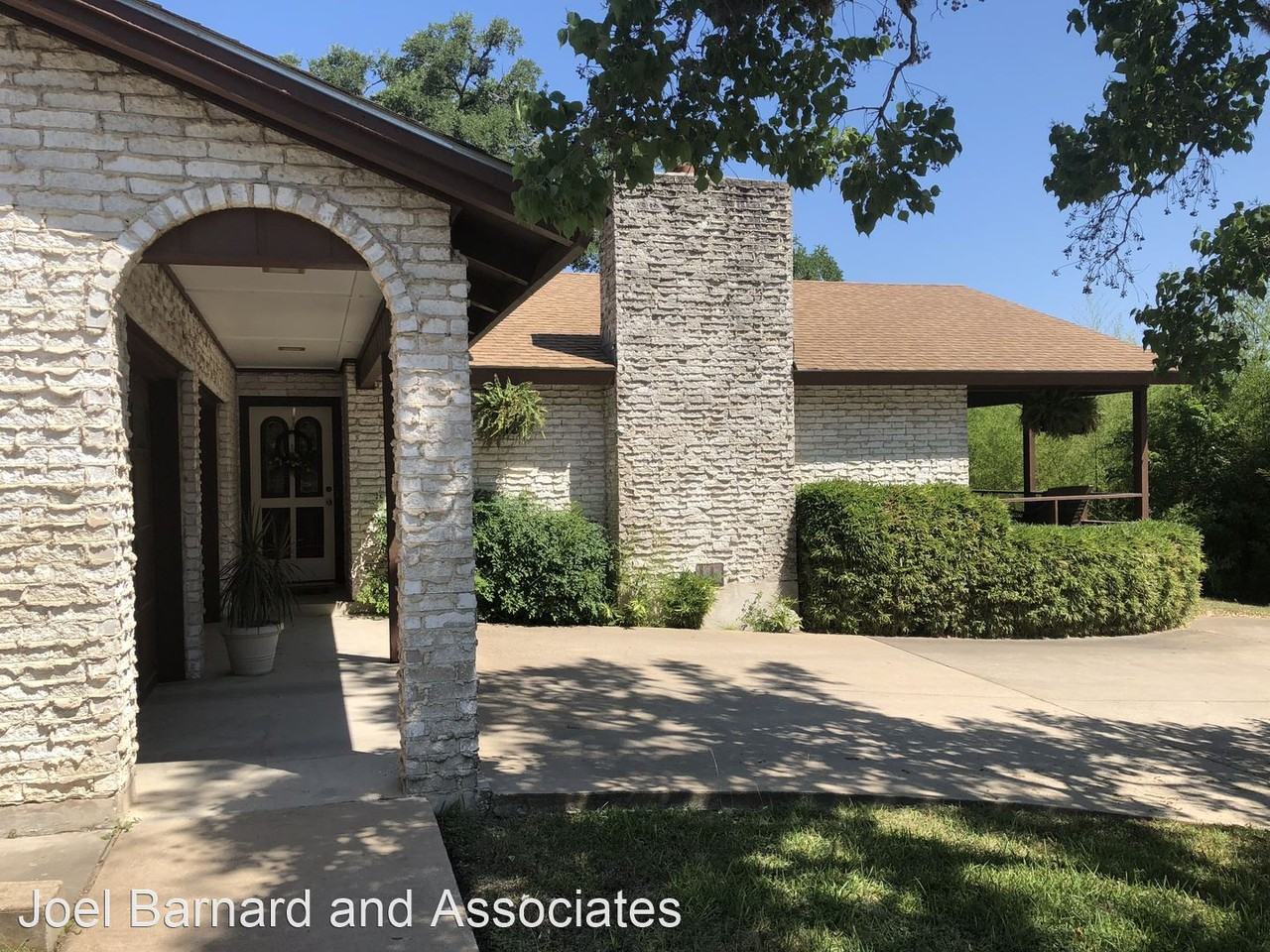 213 Oak Ridge Dr - Photo 2 of 19