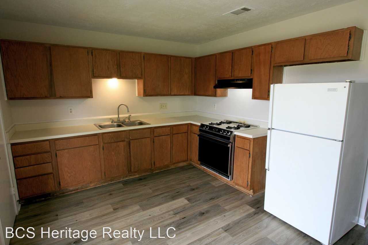 2187 N. Earl Rudder Fwy. - Photo 3 of 18