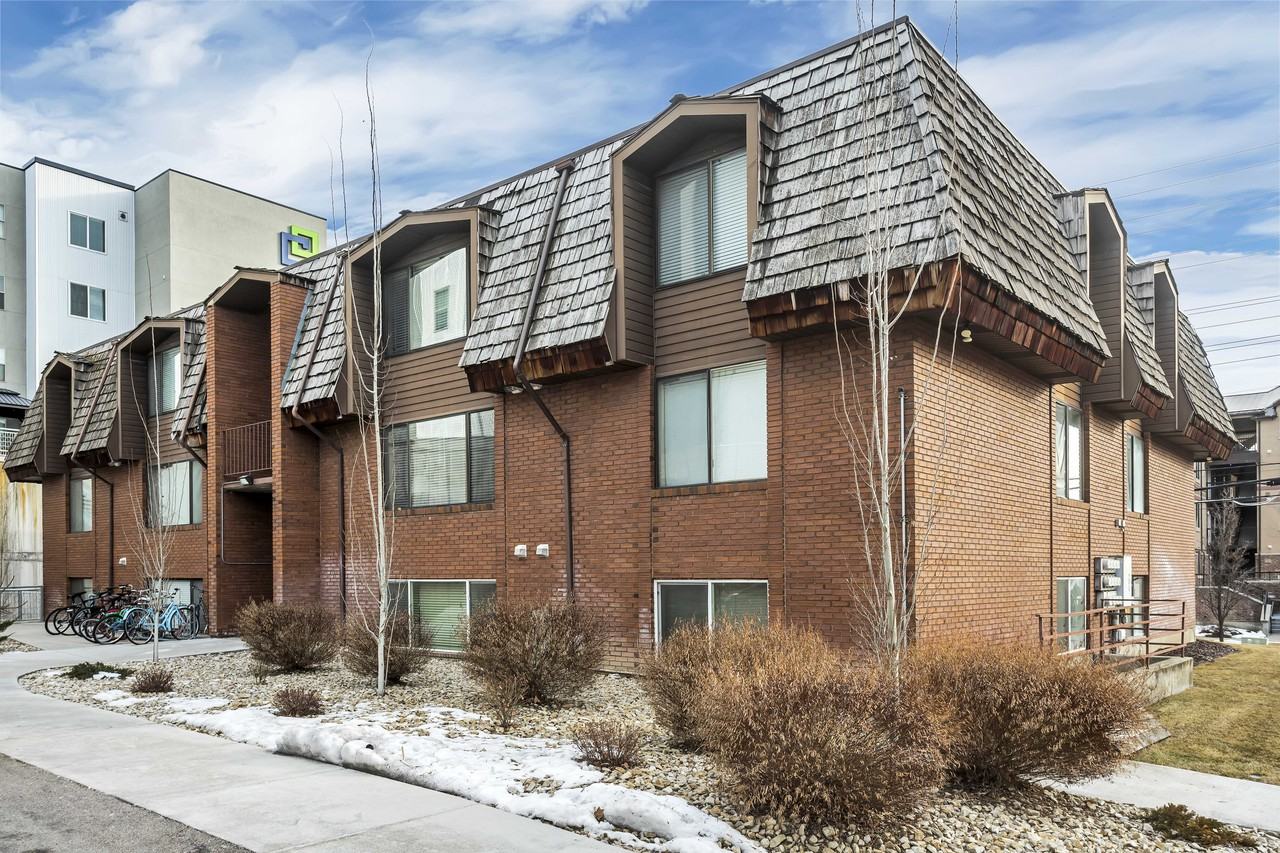 855 E 700 N - Photo 3 of 18