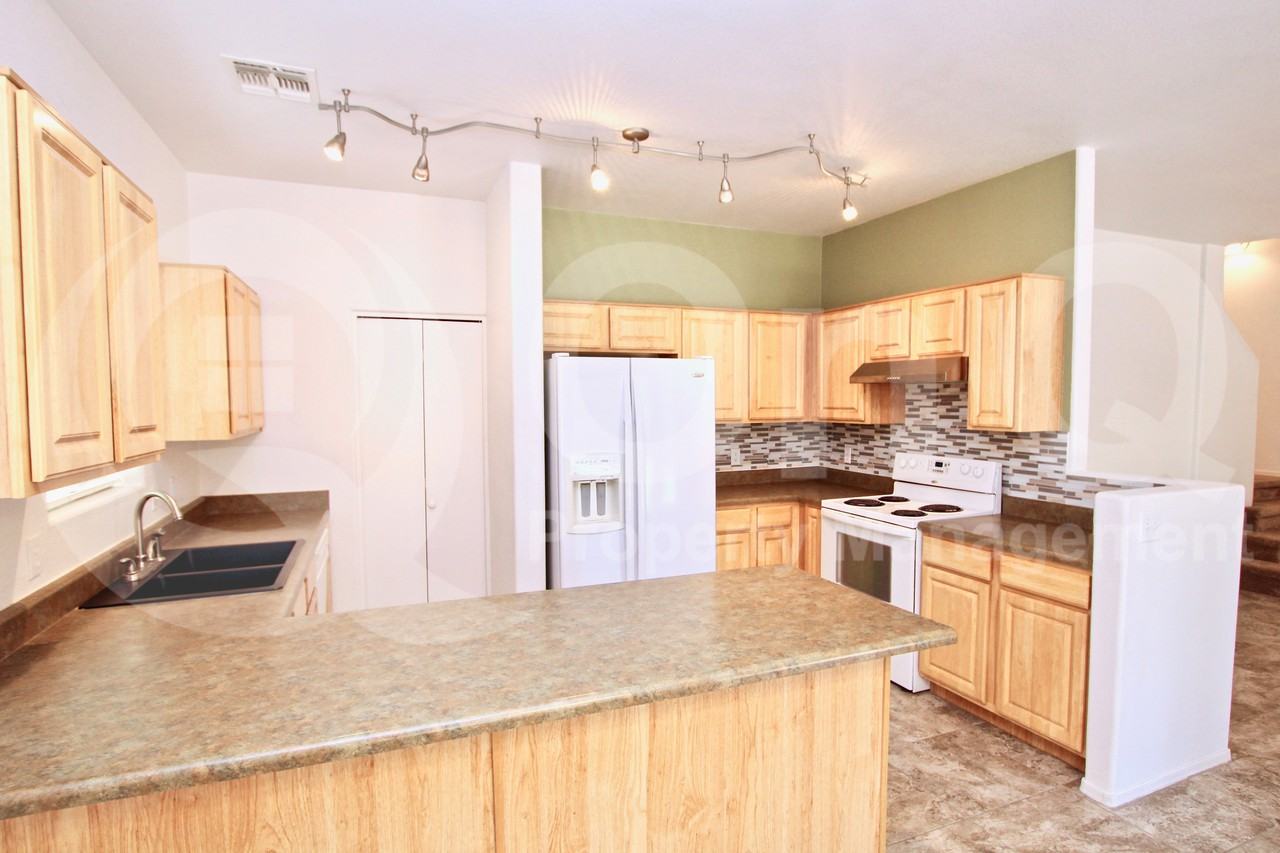 8363 S Hunnic Dr - Photo 3 of 18