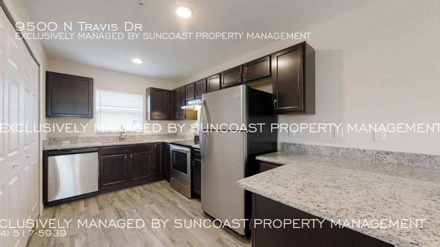 9500 N Travis Dr - Photo 3 of 14