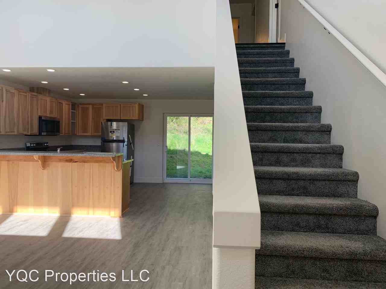 318 Holly Blvd - Photo 2 of 32