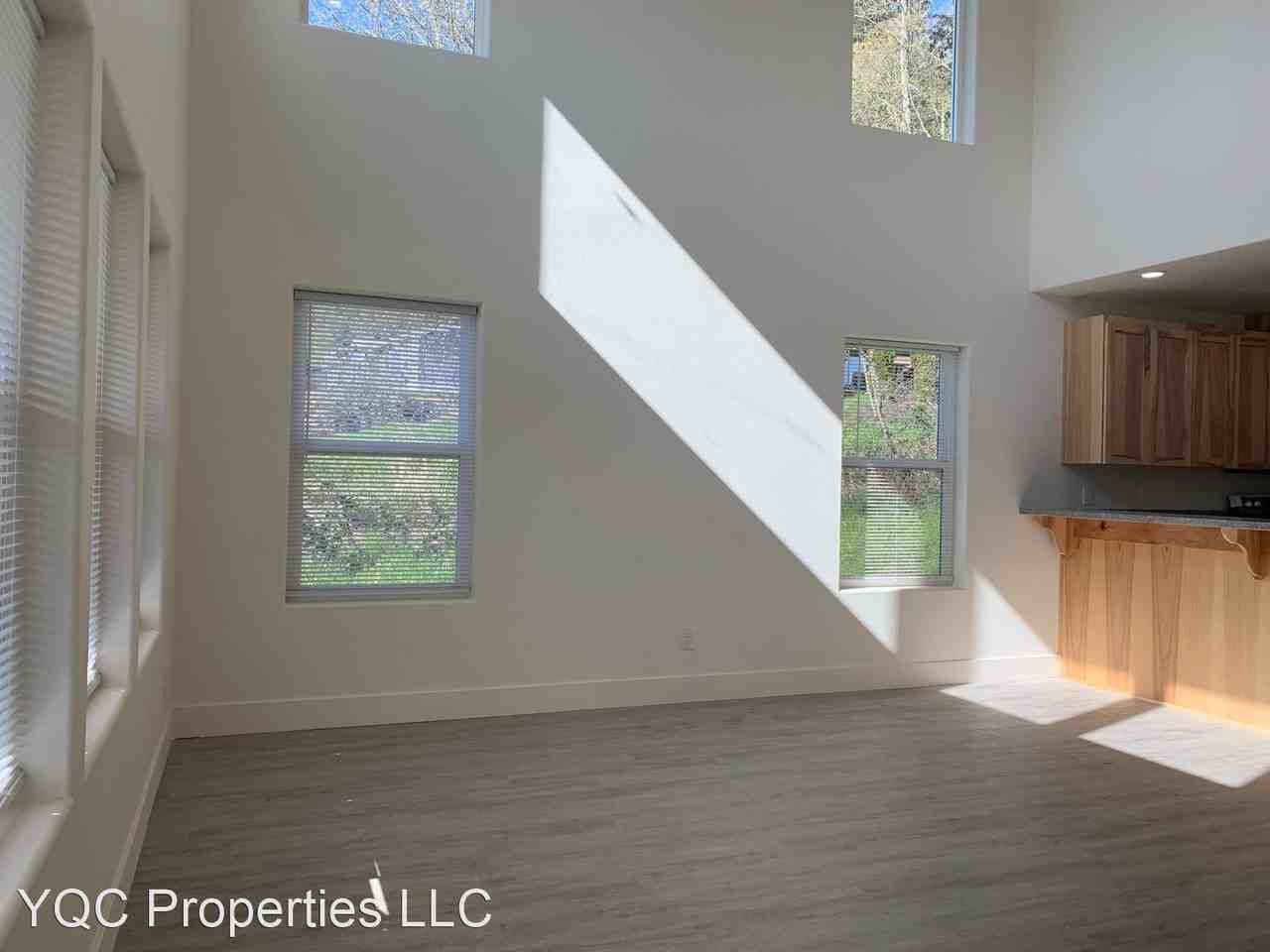 318 Holly Blvd - Photo 3 of 32