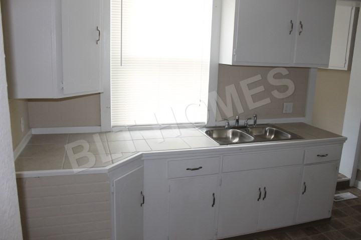 2318 E 24th St - Photo 3 of 12