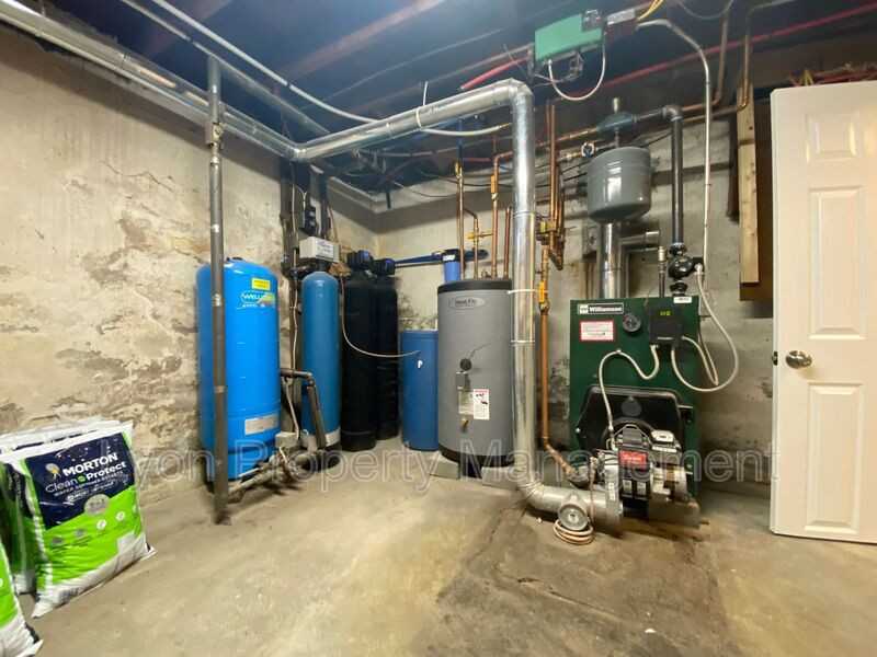 158 Wheeler St - Photo 2 of 32