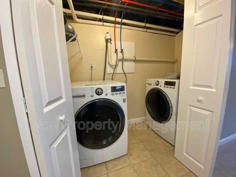 158 Wheeler St - Photo 3 of 32