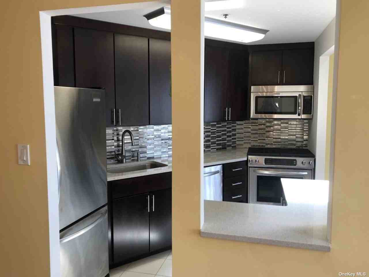 123 Middle Neck Rd Apt 407 - Photo 3 of 21